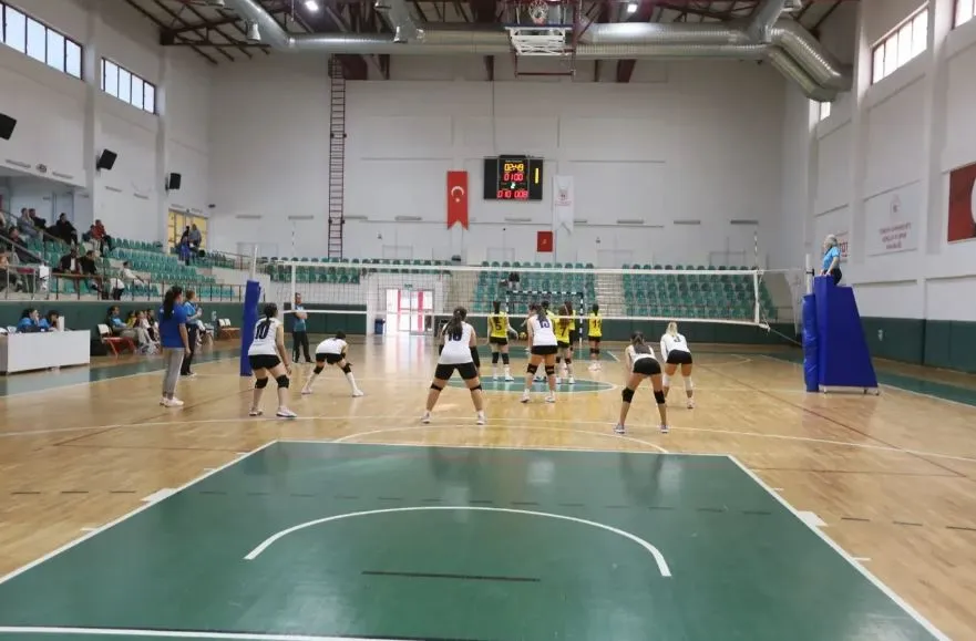 Voleybol Küçük Kızlar Gelişim Ligi ilk haftasında   DERİNCESPOR İLE KÖRFEZ PETKİM TAKIMLARI KARŞI KARŞIYA GELDİ