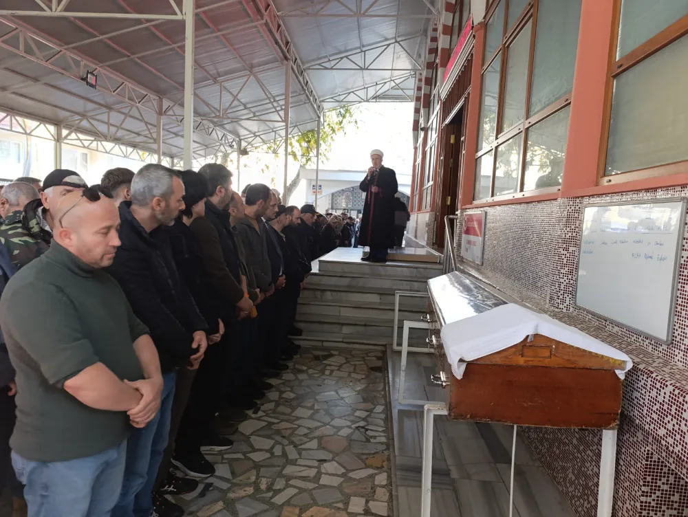 Gölcük Kent Konseyi Emekliler Meclisi Başkanı  Recep Hakkı Akel,  DUALAR İLE SON YOLCULUĞUNA UĞURLANDI