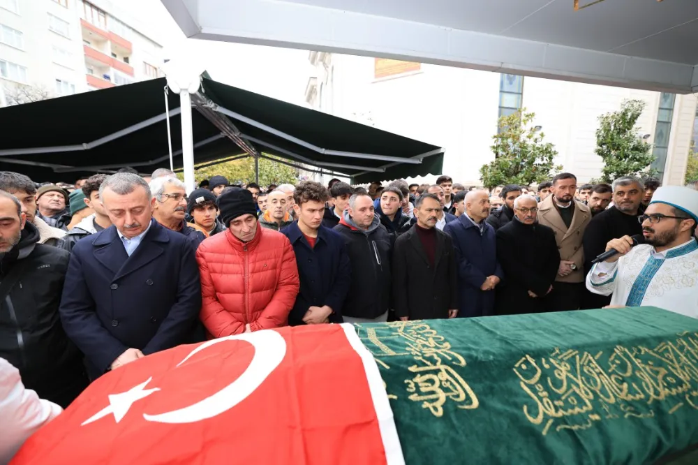 Milli Sporcumuz Emre Yazgan Son Yolculuğuna Uğurlandı  İKİZİ YUNUS YAZGAN, TABUTUN BAŞINDAN BİR AN OLSUN AYRILMADI