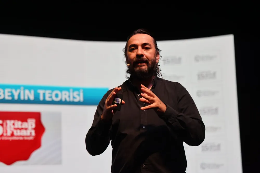 Batı, Kocaeli Kitap Fuarı’nda “Süper Beyin Teorisi’ni” anlattı;  “SADECE ZEKİ İNSAN OLMAK YETMEZ”