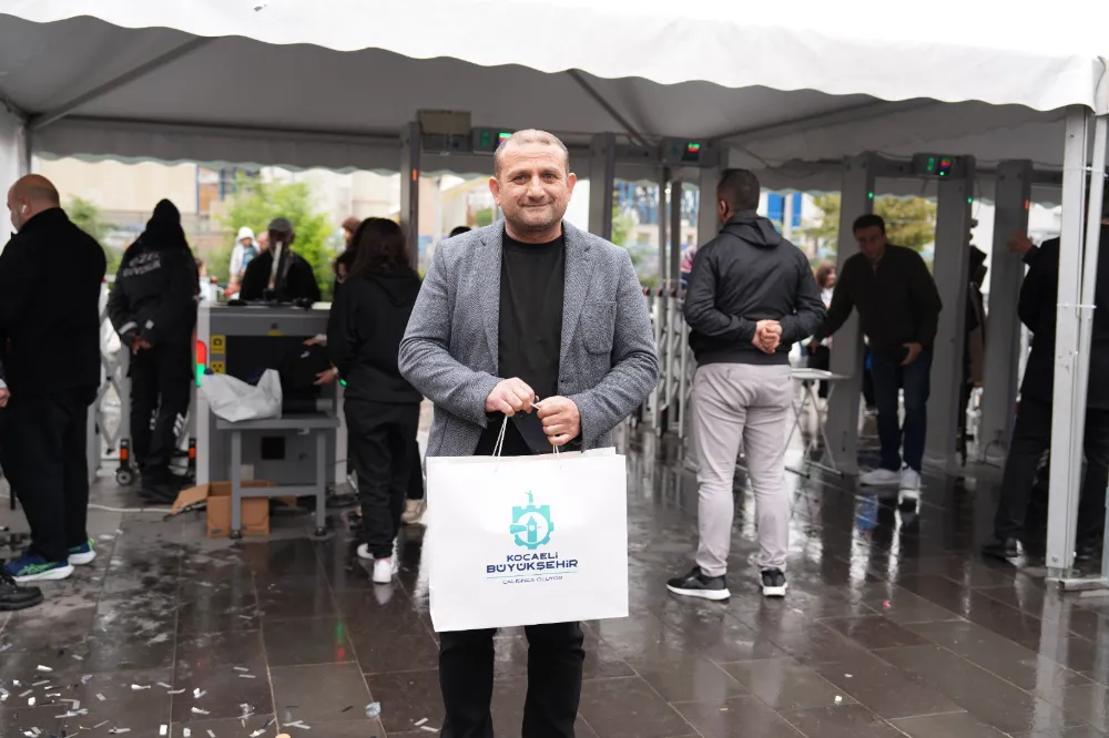 Kocaeli Kitap Fuarı yine dopdolu geçti, büyük takdir aldı;  1 Milyonuncu Ziyaretçiye Konfetili Karşılama