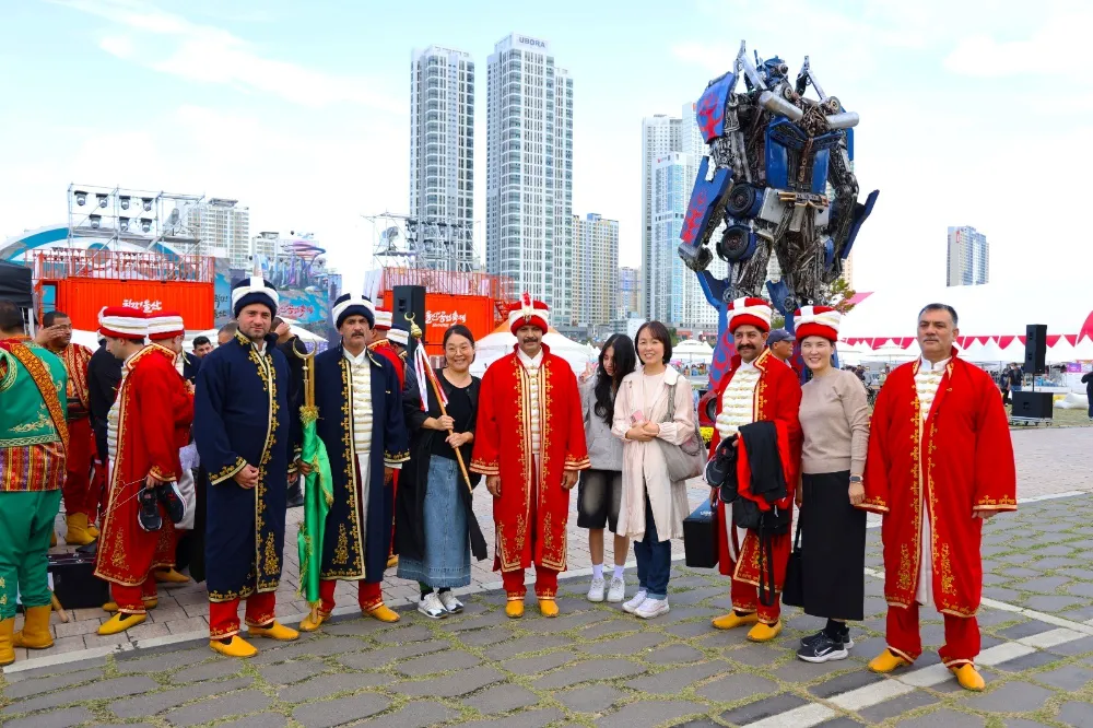 Depremde Türkiye’ye yardım gönderen Bayan Jeong Eun Ju;  