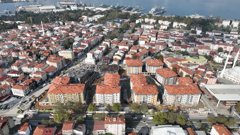 45 bin m2’lik Kentsel dönüşüm alanında bloklar hızla yükseliyor  GÖLCÜK’ÜN KALBİ YENİDEN ŞEKİLLENİYOR