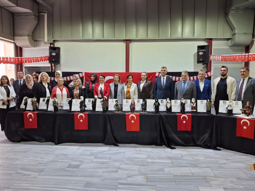 Kahraman Türk Kadınlarının hikâyesi bez bebeklerle can buldu  CUMHURİYETİN IŞIĞI TÜRK KADINLARININ EMEĞİYLE PARLADI