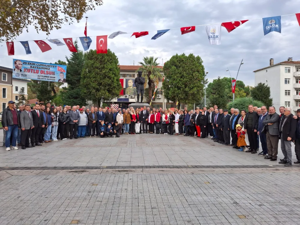 CHP Gölcük Örgütü, Cumhuriyet’in 102. Yılında Anıtpark’ta buluştu   UZUNER: “CUMHURİYETİ KORUMAK BİRİNCİ VAZİFEMİZDİR” 