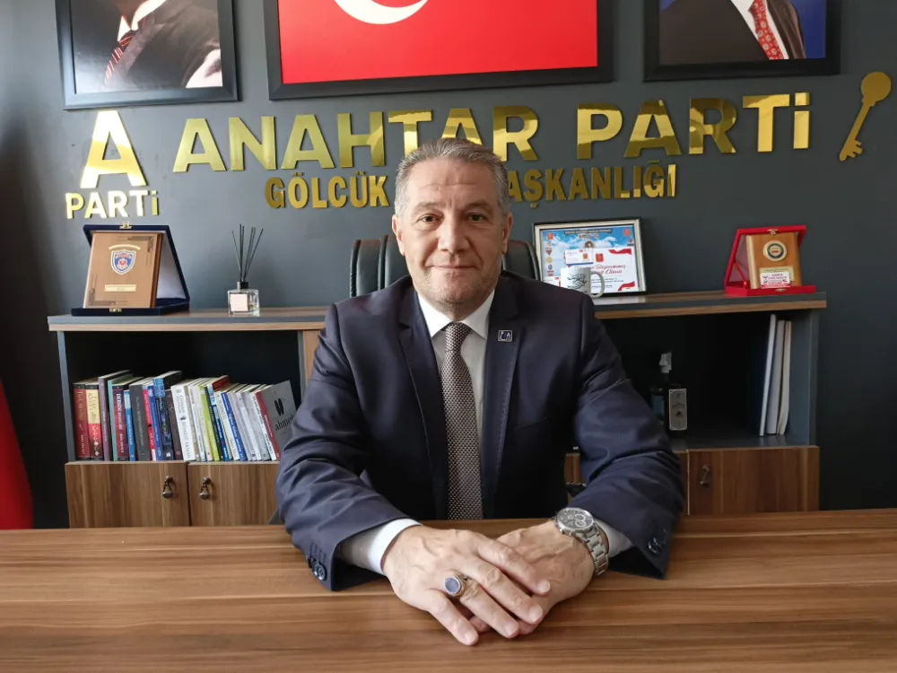 Anahtar Parti Gölcük İlçe Başkanı Hasan Hüseyin Hoyur   “CUMHURİYETİMİZİN 102’NCİ YILINI BÜYÜK ONUR VE COŞKU İLE KUTLUYORUZ”