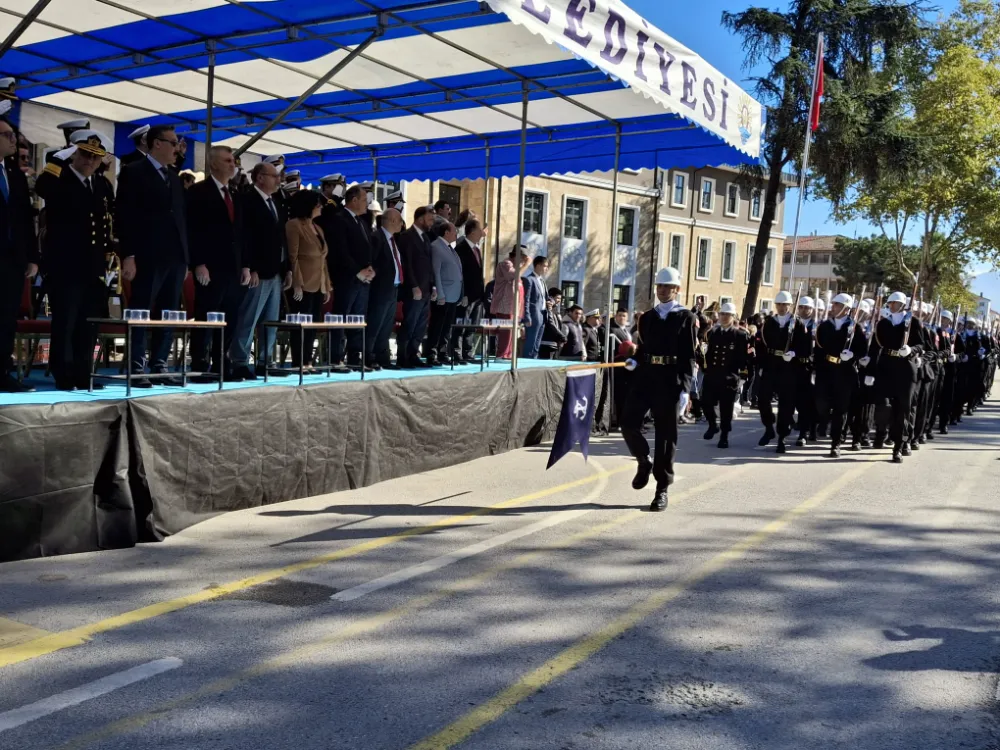 Cumhuriyetimizin 102. Yılı Gölcük’te Büyük Bir Coşkuyla Kutlandı  GÖLCÜK TEK YÜREK OLDU