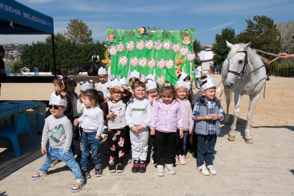 Minikler, Hayvanları Koruma Günü’nde atlarla buluştu