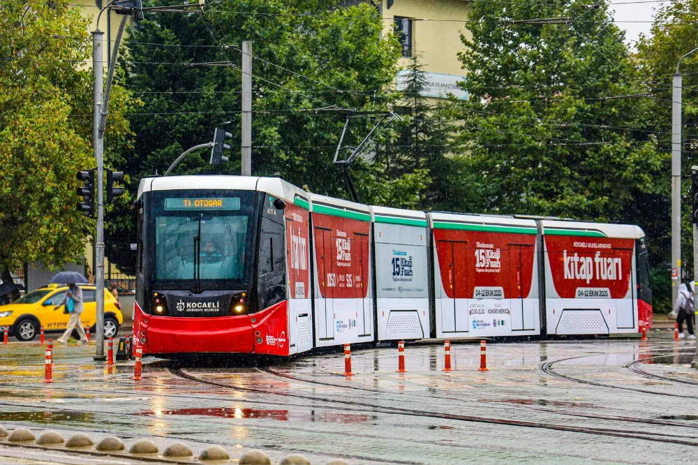 Tramvaylar Kitap Fuarı’na özel giydirildi