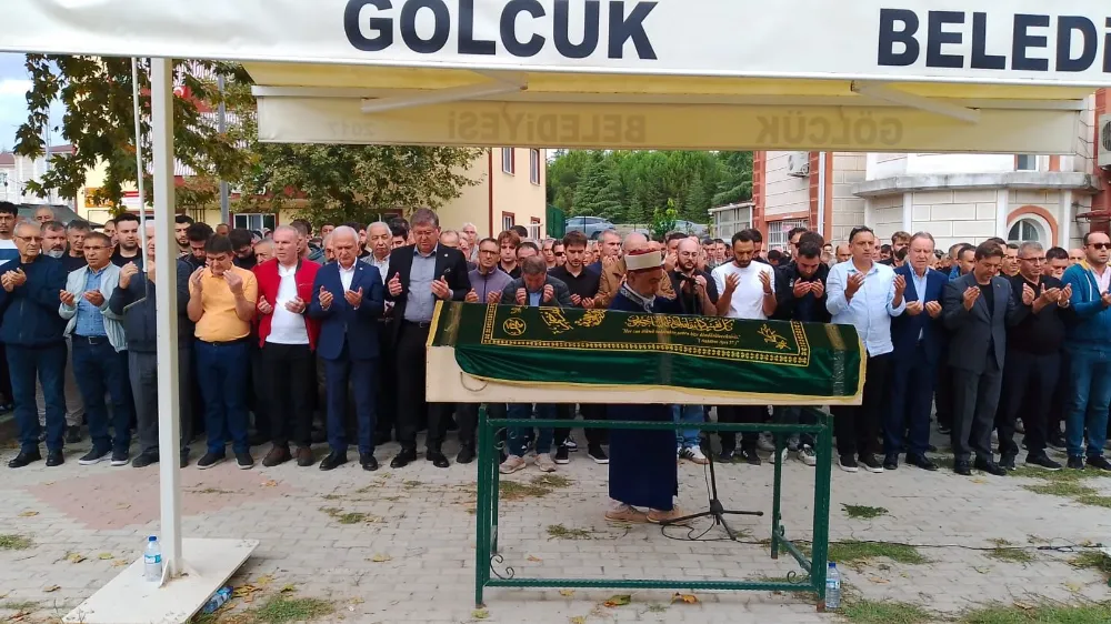 Abdurrahman Kanber Gölcük’te Uğurlandı, Trabzon’da Toprağa Verildi