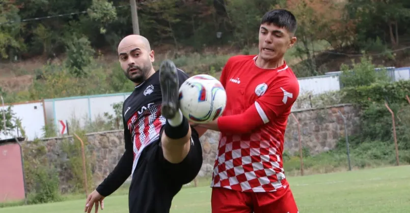 GÖLCÜK DERBİSİNDE 5 GOL 1 KIRMIZI KART VARDI