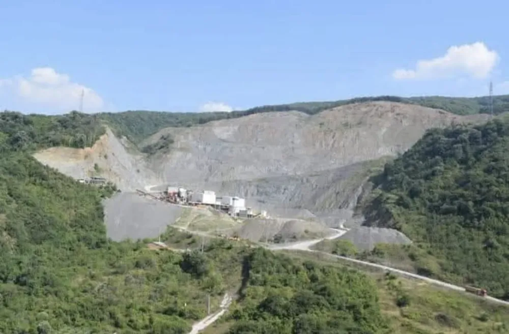 Halıdere’de Toprak Kayması: Endişesi Büyüyor