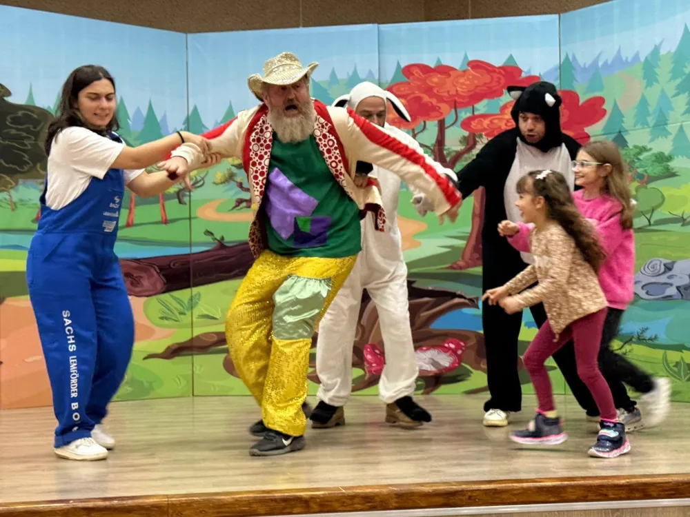 Gölcüklü Çocukları Neşelendiren Tatil Hediyesi