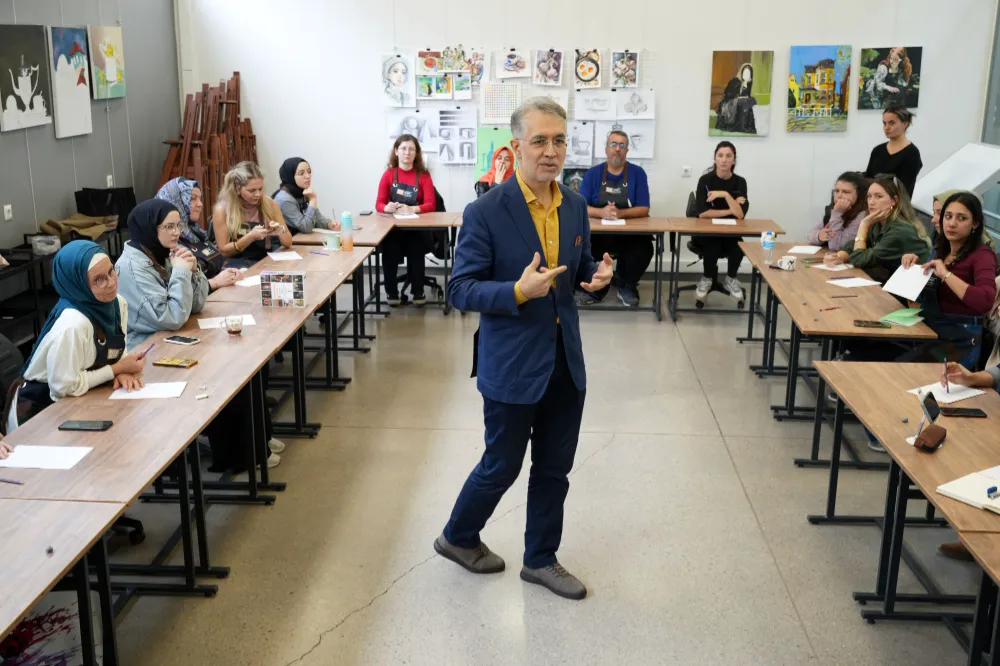 Ressam Cemal Toy, renklerin şifasını Kocaeli’ye taşıdı