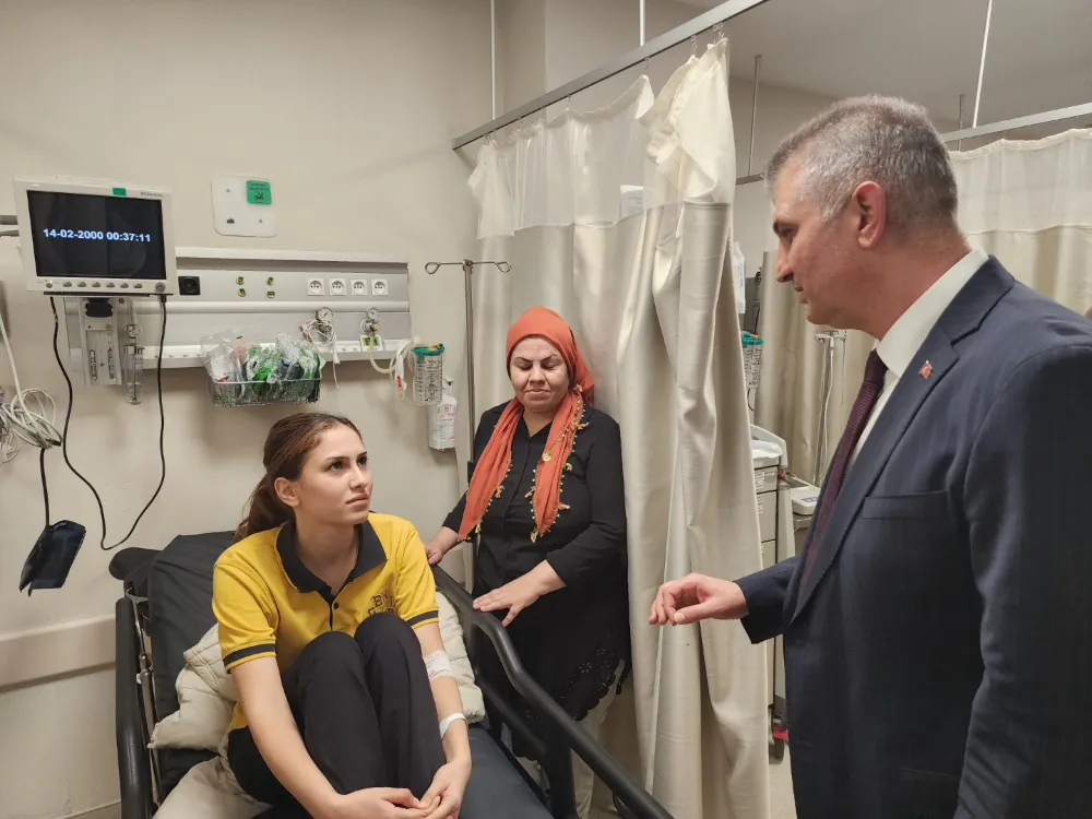 Başkan Sezer, zehirlenen öğrencileri ziyaret etti