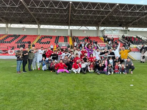 Gölcükspor, Kritik Maçta Gülsuyuspor’u 1-0 mağlup ederek liderliğini pekiştirdi