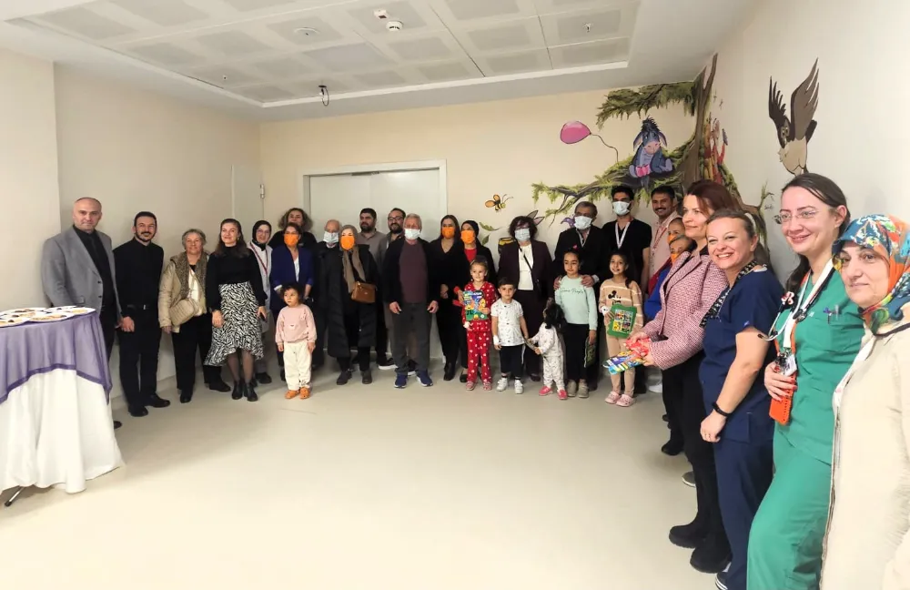 Gölcük Necati Çelik Devlet Hastanesinde  20 KASIM DÜNYA ÇOCUK GÜNÜNDE ANLAMLI ZİYARET