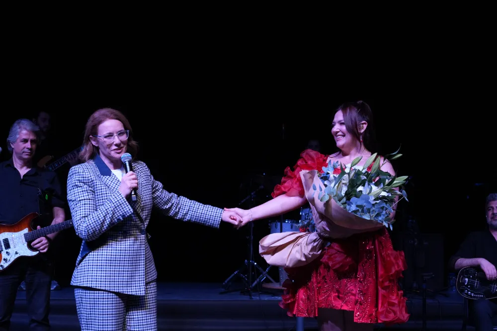 Büyükşehir, 24 Kasım Öğretmenler Günü’nü coşkuyla kutladı; ÖĞRETMENLERE MÜZİK ZİYAFETİYLE 24 KASIM TEŞEKKÜRÜ