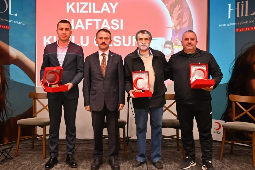 Vali İlhami Aktaş, Kızılay Haftası dolayısıyla düzenlenen programa katıldı