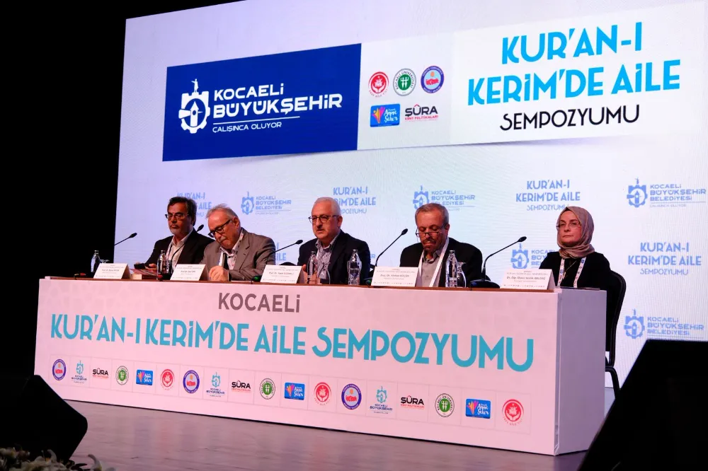 Bu sempozyumda Kur’an-ı Kerim’de aileye verilen değer anlatıldı;  “KUR’AN-I KERİM’İN REHBERLİĞİNE MUHTACIZ”