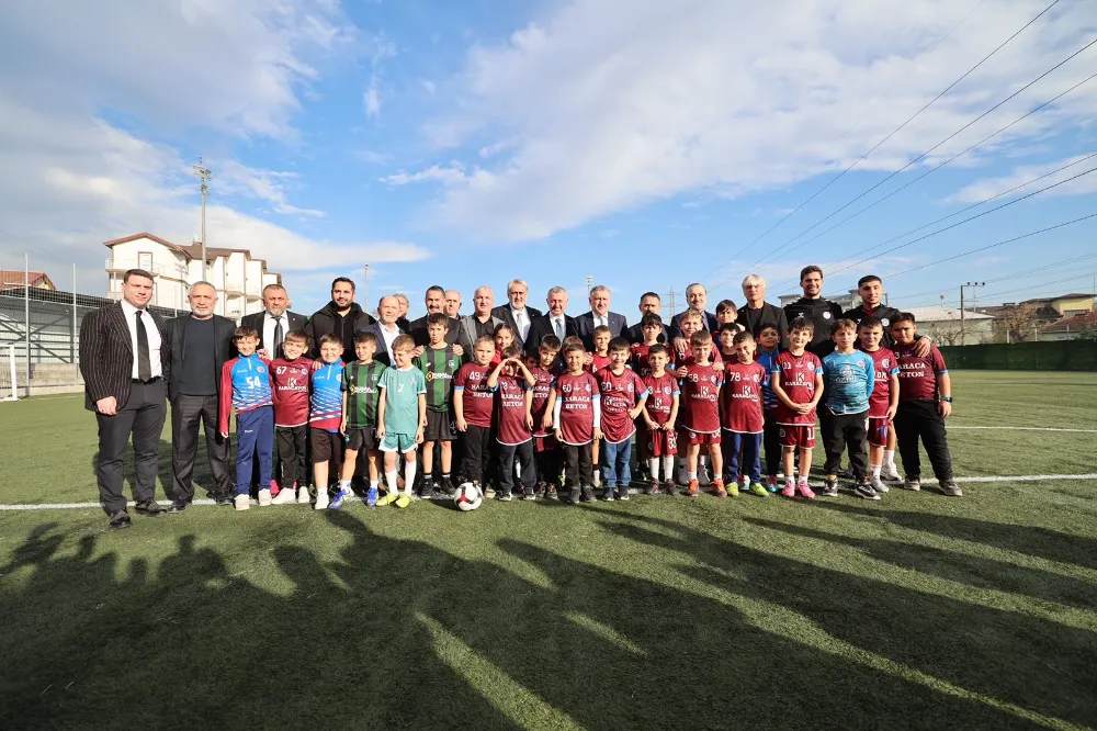 Bakan Bak, Hasan Doğan Bilgievi ve Sporcu Eğitim Merkezi’ni gezdi