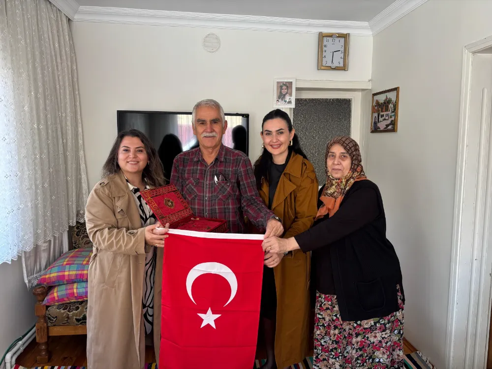 İzmit Belediyesinden Derince’de Kıbrıs Gazilerine anlamlı ziyaret