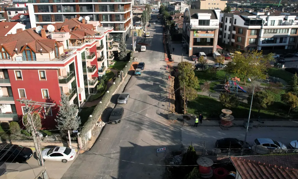 İzmit’in yollarına Kocaeli Büyükşehir imzası;  ŞEHİT ERGÜN KÖNCÜ CADDESİ’NE OTOBAN KONFORU