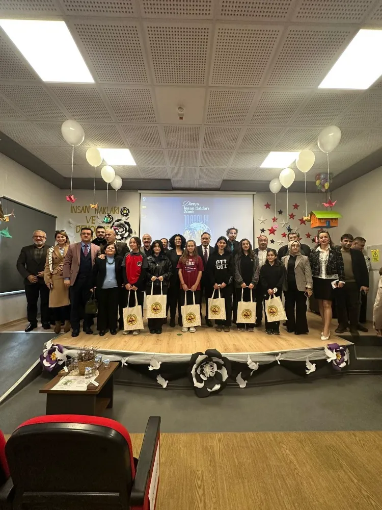 10 Aralık Dünya İnsan Hakları Günü Gölcük’te kutlandı