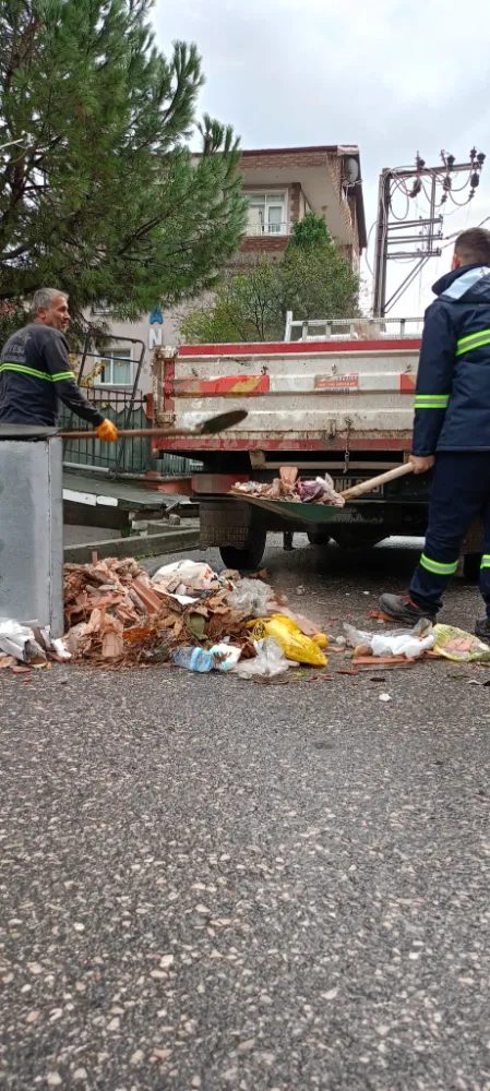 Temizlik İşleri Müdürü Kurt’tan Moloz Uyarısı:   “ÇÖP BİDONLARINA KABA ATIK ATMAYIN”
