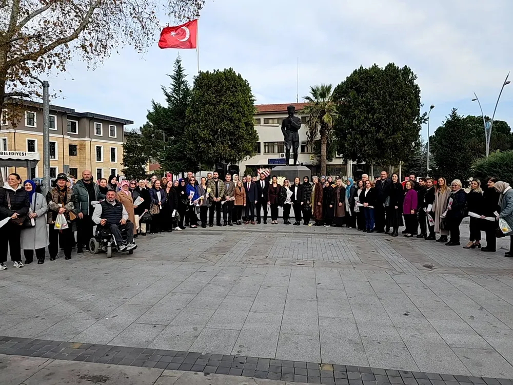 Gölcük’te 5 Aralık Dünya Kadın Hakları Günü Kutlandı 