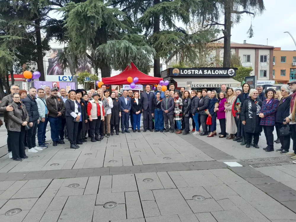 CHP Gölcük Kadın Kolları, 5 Aralık’ı anlamlı bir etkinlikle kutladı
