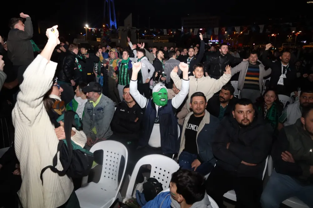   İzmit Kent Meydanı’nda yer Yeşil, gök Siyah