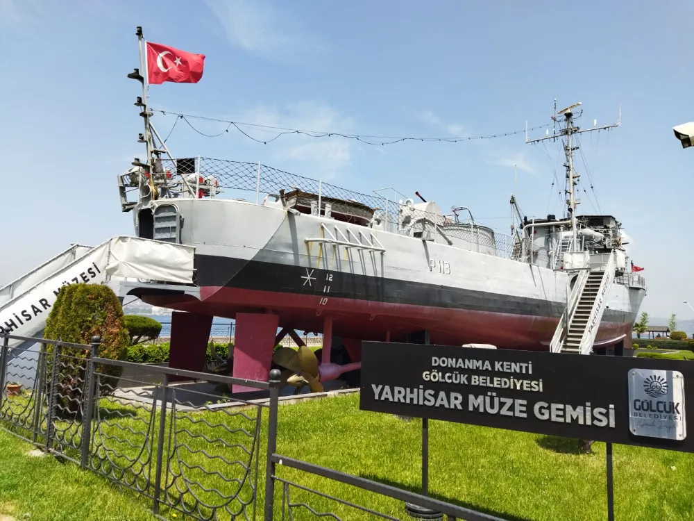 Yarhisar Müze Gemisi ziyaretçilerini ağırlamaya devam ediyor