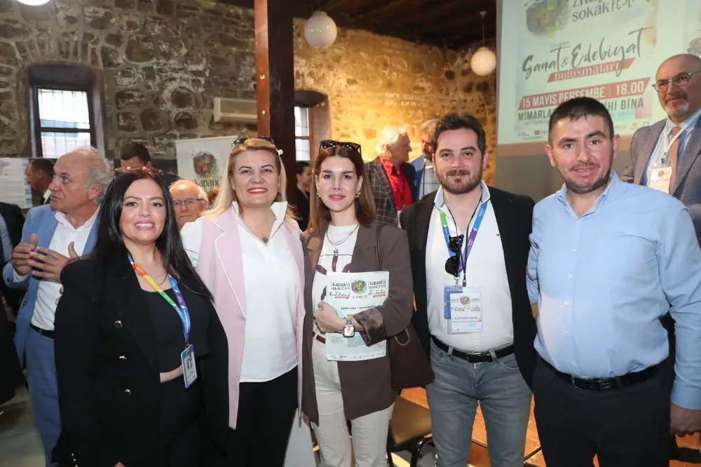 Uluslararası 2.Kapanca Sokak Festivali şiirlerle başladı 