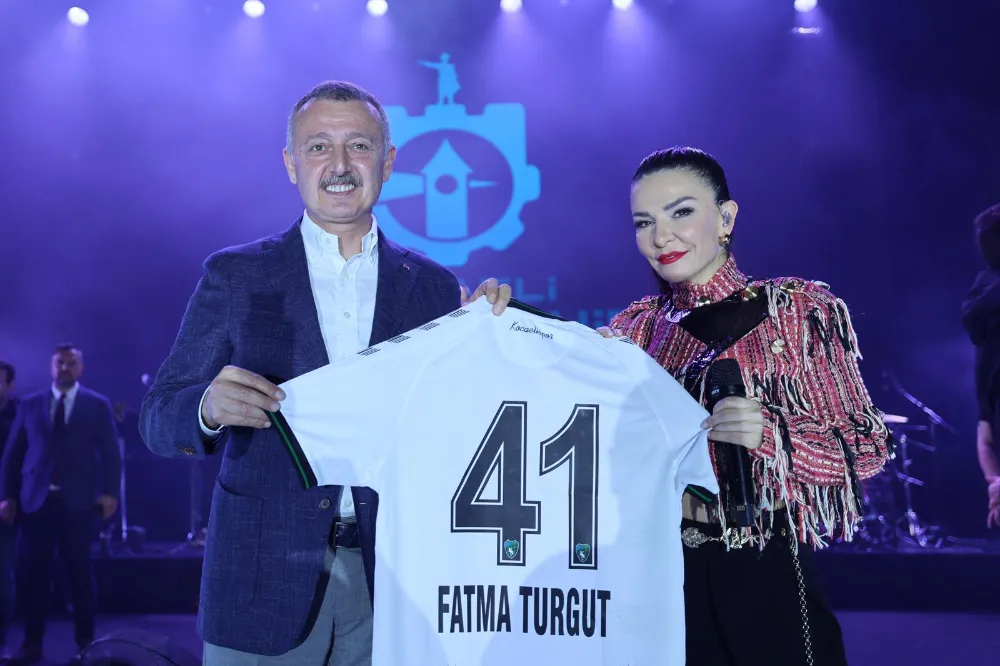 19 Mayıs’ta da Kocaelispor unutulmadı;  BÜYÜKAKIN FORMA VERDİ, FATMA TURGUT KUTLADI