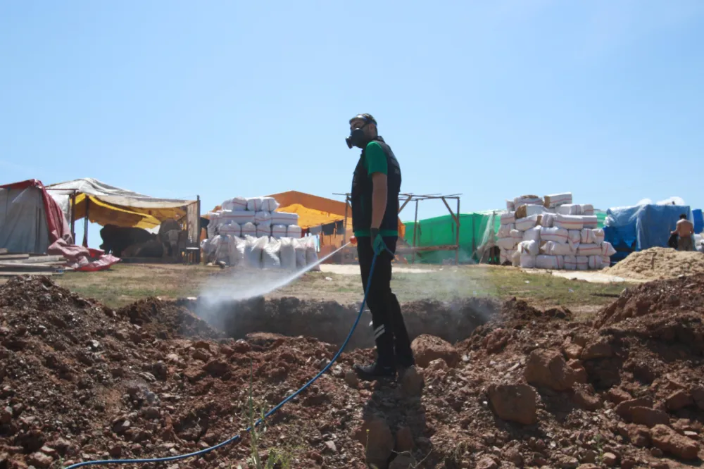Büyükşehir, kurban pazar yerlerini ilaçlıyor