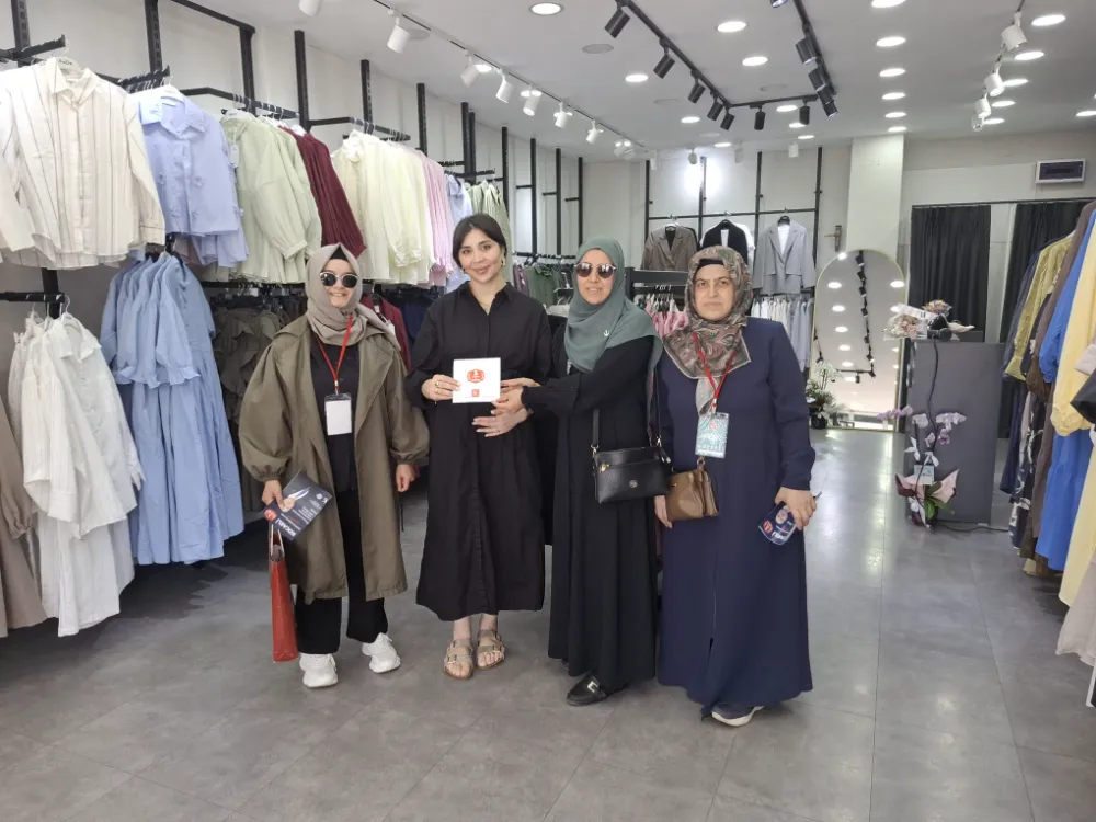 Yeniden Refah Partisi Kocaeli Kadın Kolları’ndan Esnafa ve STK’lara Anlamlı Ziyaret