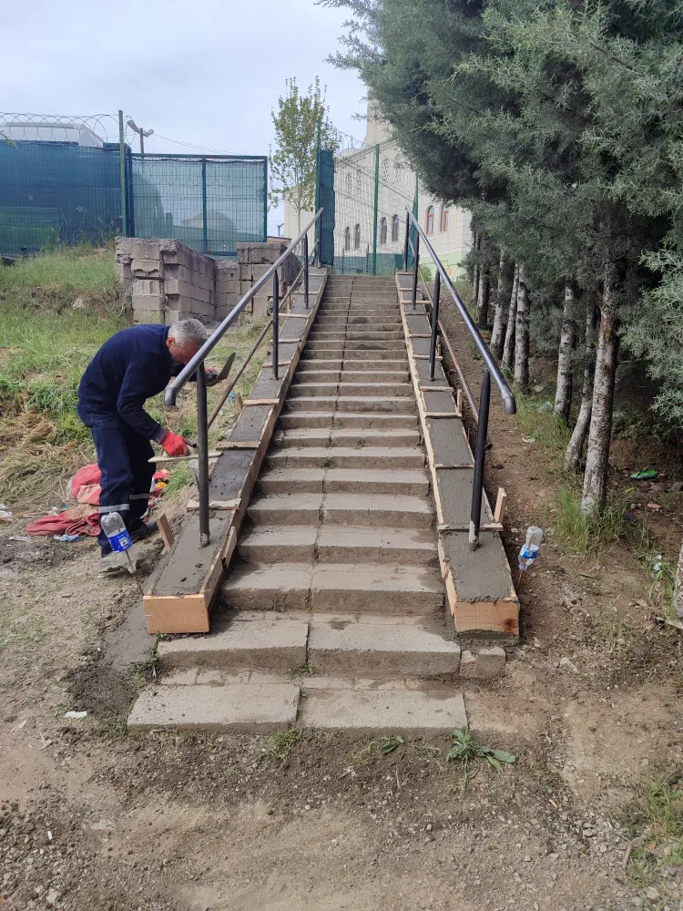 Merdiven korkulukları yenilendi
