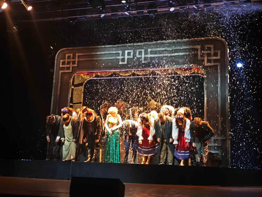 “Yaşamak mı Yoksa Ölmek mi?” ses getirmeye devam ediyor;  İSTANBUL’DA KOCAELİ ŞEHİR TİYATROLARI RÜZGÂRI ESTİ