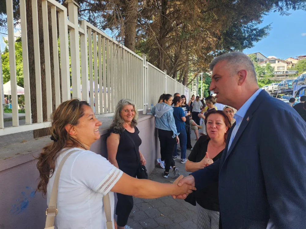 BAŞKAN SEZER, YKS HEYECANINDA ÖĞRENCİLERİ YALNIZ BIRAKMADI 