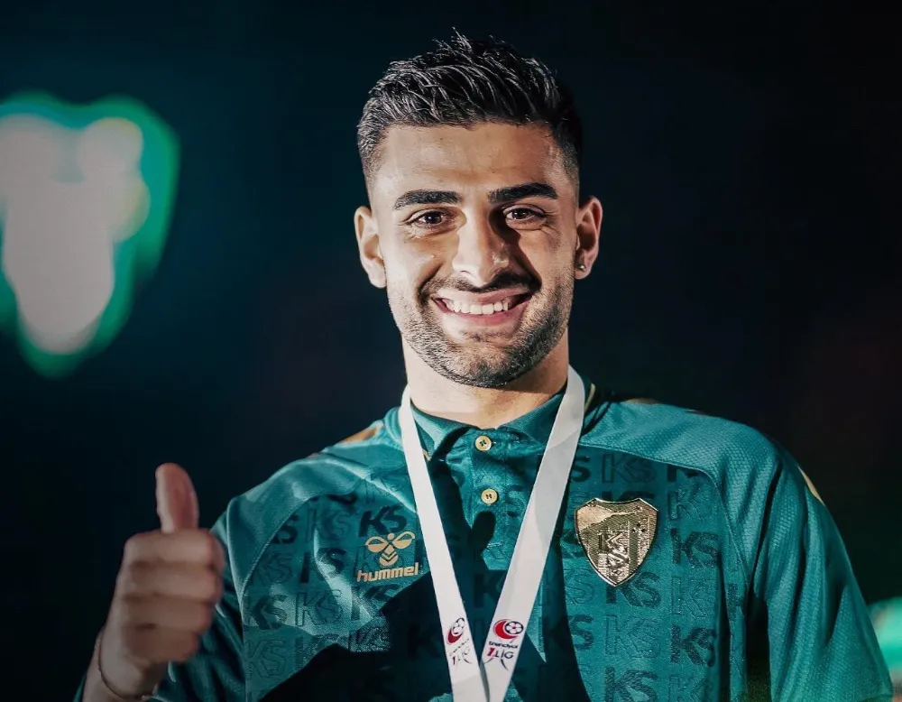 Kocaelispor, İngiliz forvet Daniel Ebenezer Agyei ile 2 yıllık sözleşme imzalandı