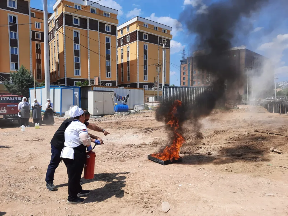 Büyükşehir İtfaiyesi’nden uygulamalı eğitimi