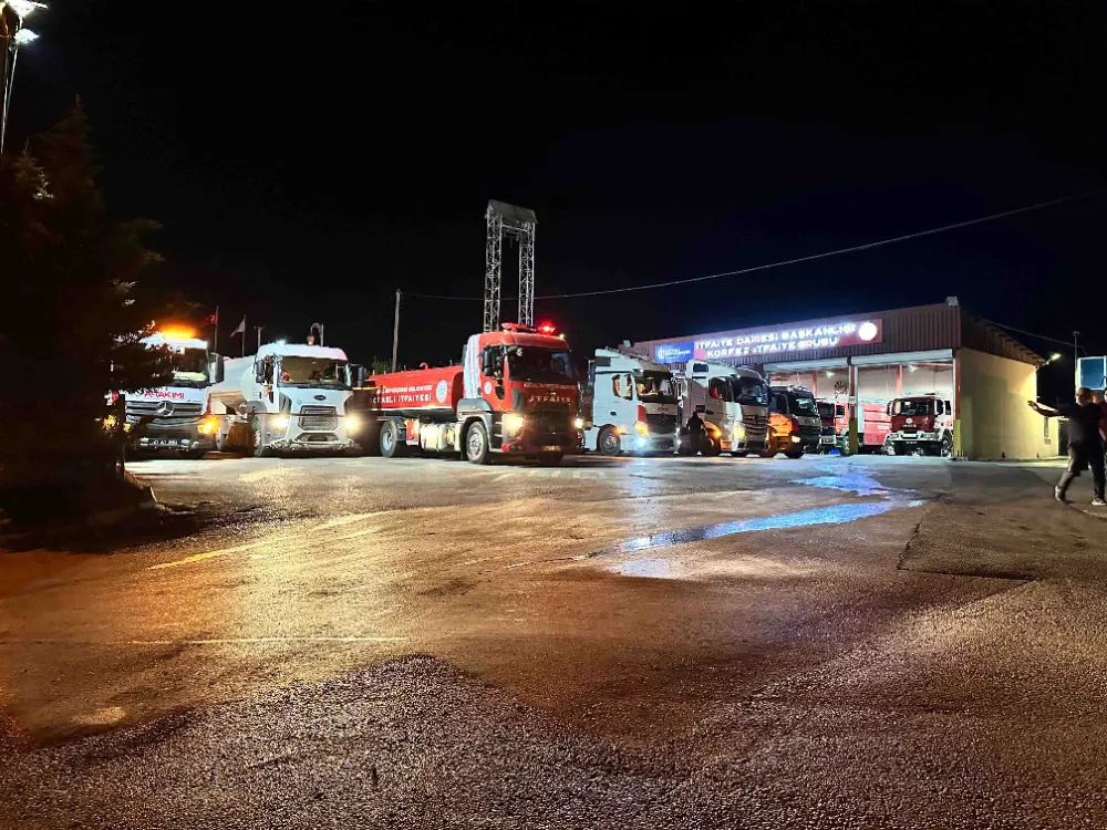 Önce Sakarya şimdi Manisa, gece yarısı alev operasyonu BÜYÜKŞEHİR EKİPLERİ, YANGINLARA KARŞI TEK VÜCUT