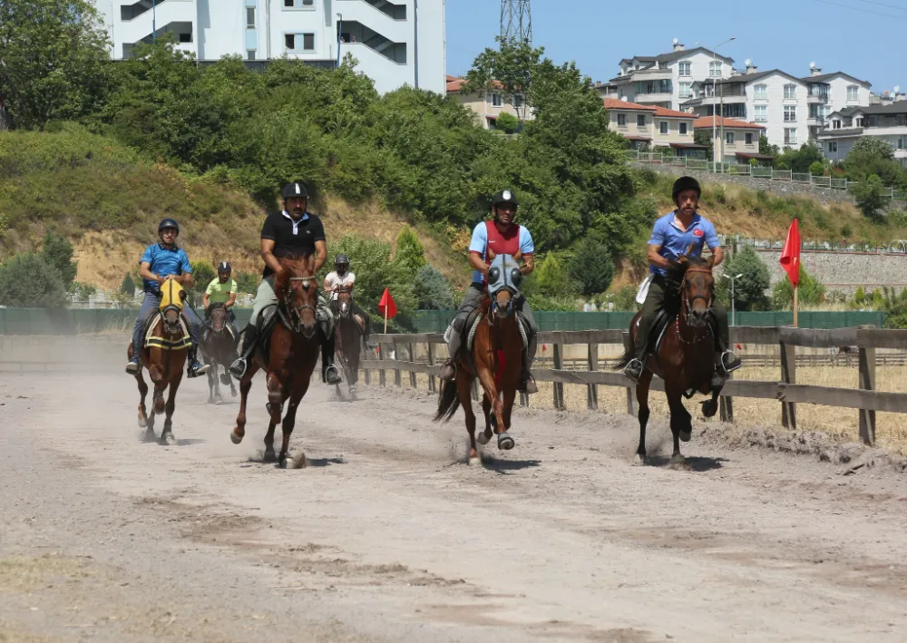 RAHVAN AT YARIŞI DEĞİRMENDERE KOŞUSU NEFESLERİ KESTİ