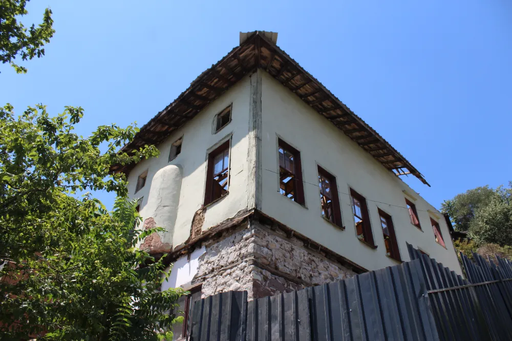 6 yıldır kapalı olan tarihi camide bekleyiş sona erdi: İbadete kapatılan 168 yıllık camide restorasyon çalışmaları başladı