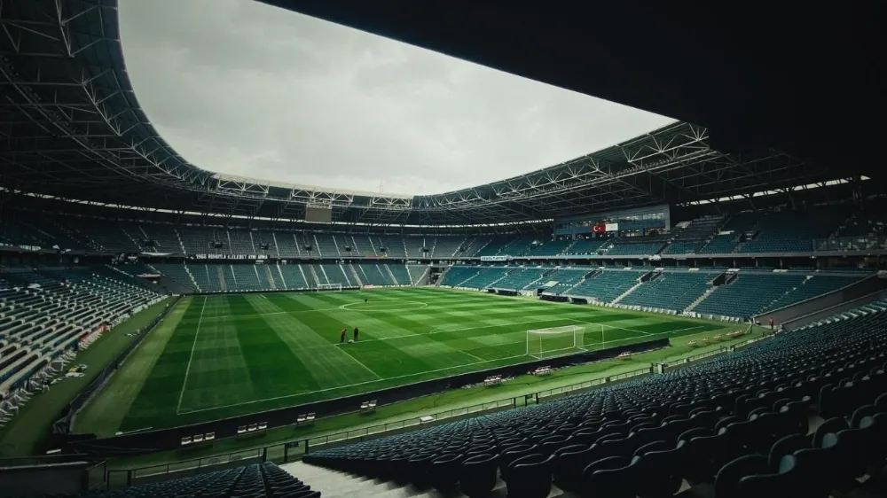 Kocaeli Stadyumu’nun Çimlerine 12 Aylık Özenli Bakım; Süper Lig heyecanı stadyum bakımına da yansıdı