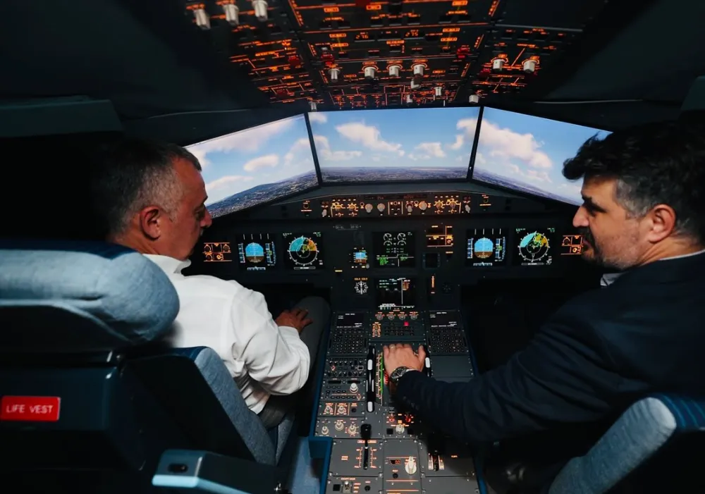 Başkan Büyükakın kokpite geçti, dev uçağı uçurdu! Geleceğin pilotları Kocaeli