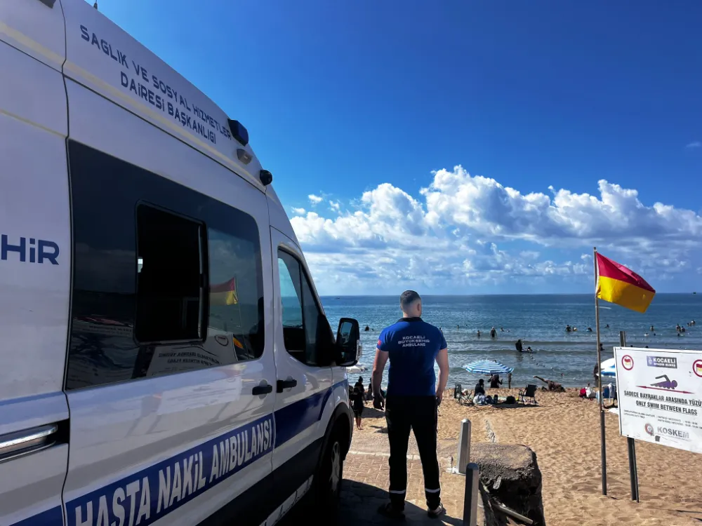 Kocaeli Büyükşehir’den sahillere sağlık kalkanı;  NAKİL AMBULANS EKİPLERİ SAHİLLERDE NÖBETTE