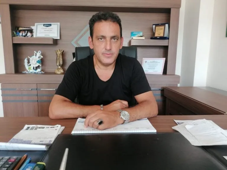 Gölcük Bakkallar ve Büfeciler Esnaf Odası Başkanı Faruk Hikmet Kesgin,  “KÜÇÜK ESNAF POS VE FAİZ YÜKÜ ALTINDA EZİLİYOR”