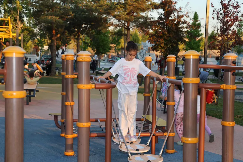 Büyükşehir’in Derince’ye kazandırdığı Sağlıklı Yaşam Parkı dolup taşıyor;  BU PARKTA SAĞLIK VE HUZUR BİR ARADA